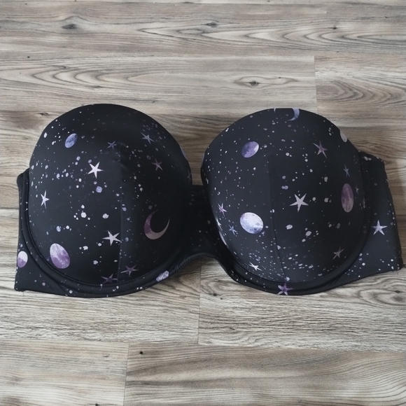 Torrid Strapless Push-Up Smooth Straight Back Bra Galaxy Print Size 44DDD - Picture 2 of 6